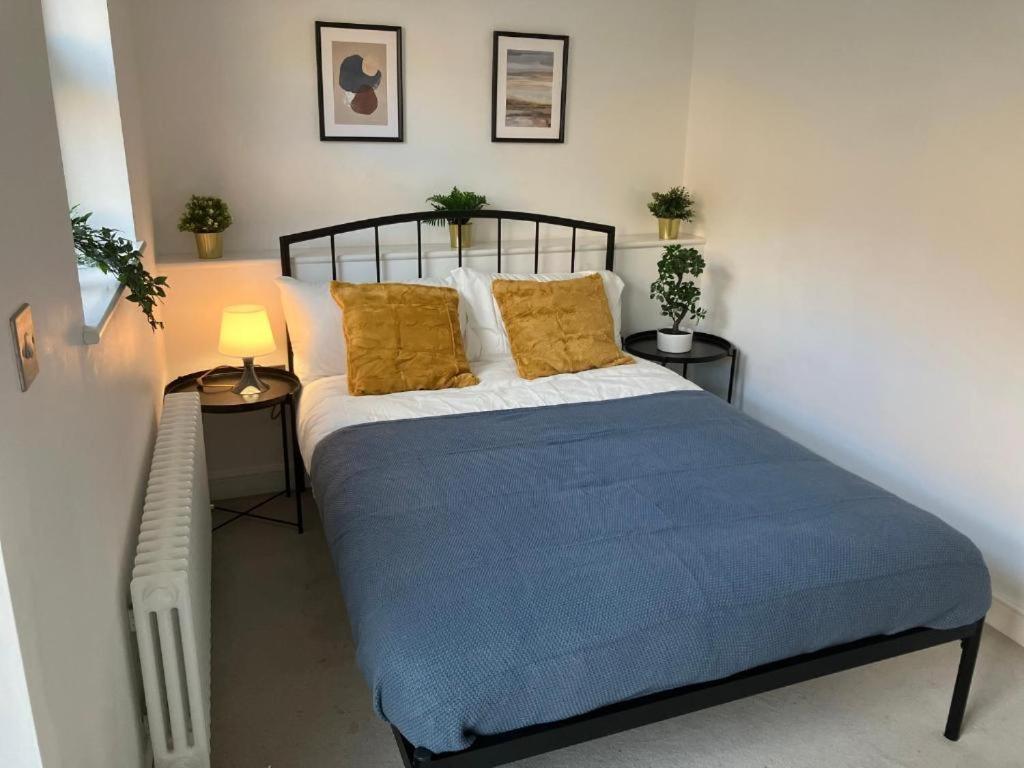 Awesome Refurbished 1 Bed Flat Few Steps To High St ! - 2 East House Apartman Epsom Kültér fotó