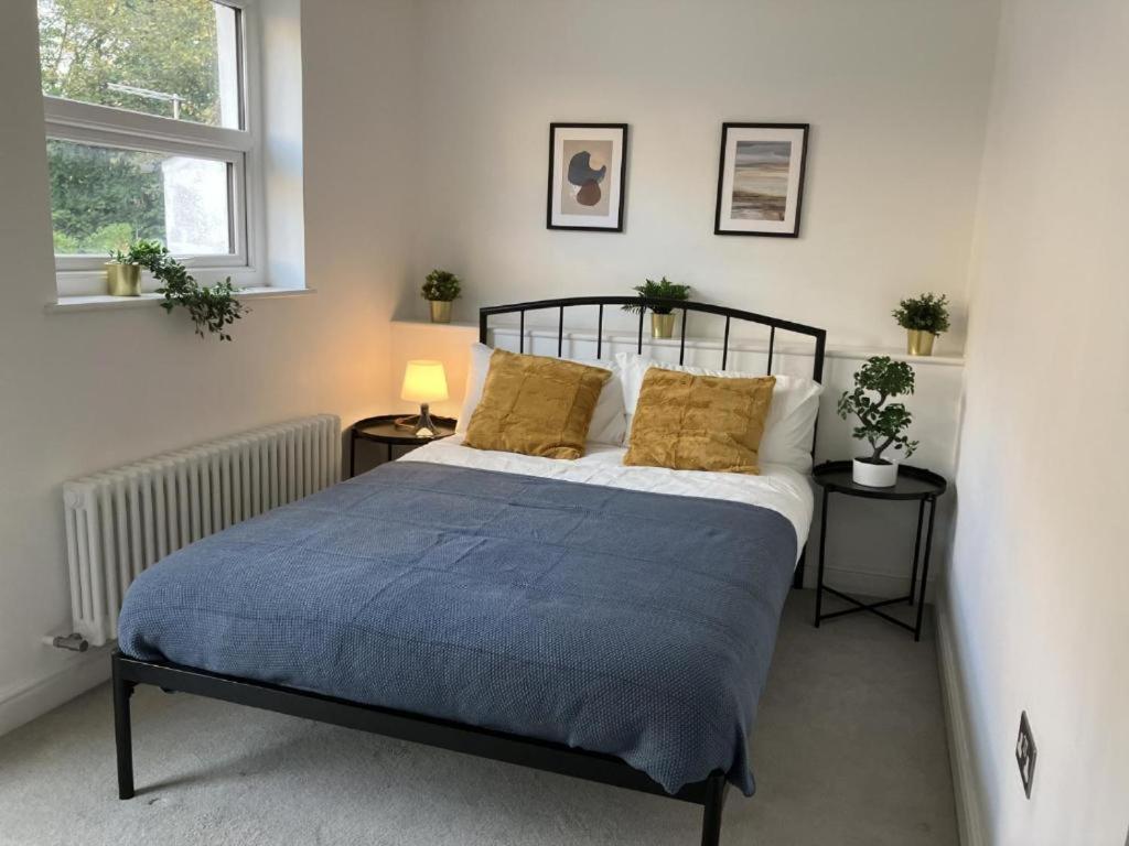 Awesome Refurbished 1 Bed Flat Few Steps To High St ! - 2 East House Apartman Epsom Kültér fotó